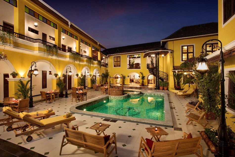 Impeccable Christmas Getaway Destination - Bloomingdale International